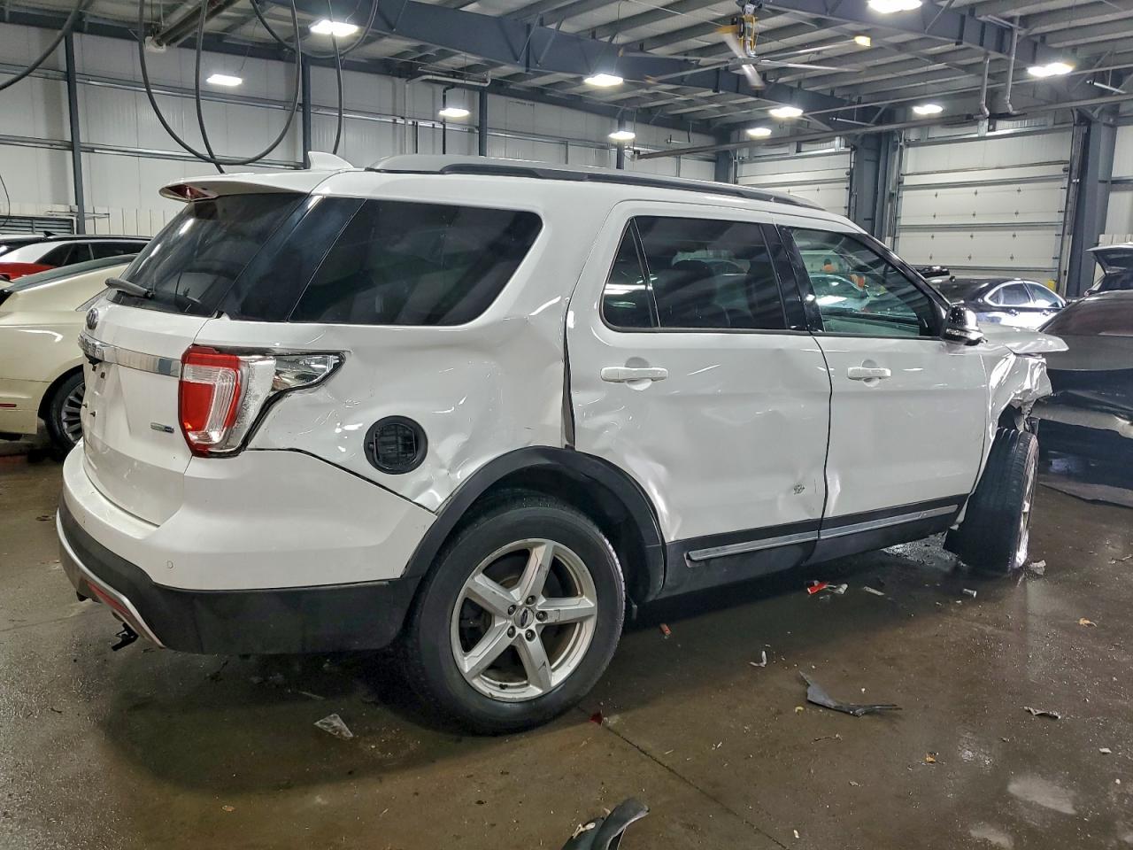 2016 Ford Explorer Xlt - Image 3