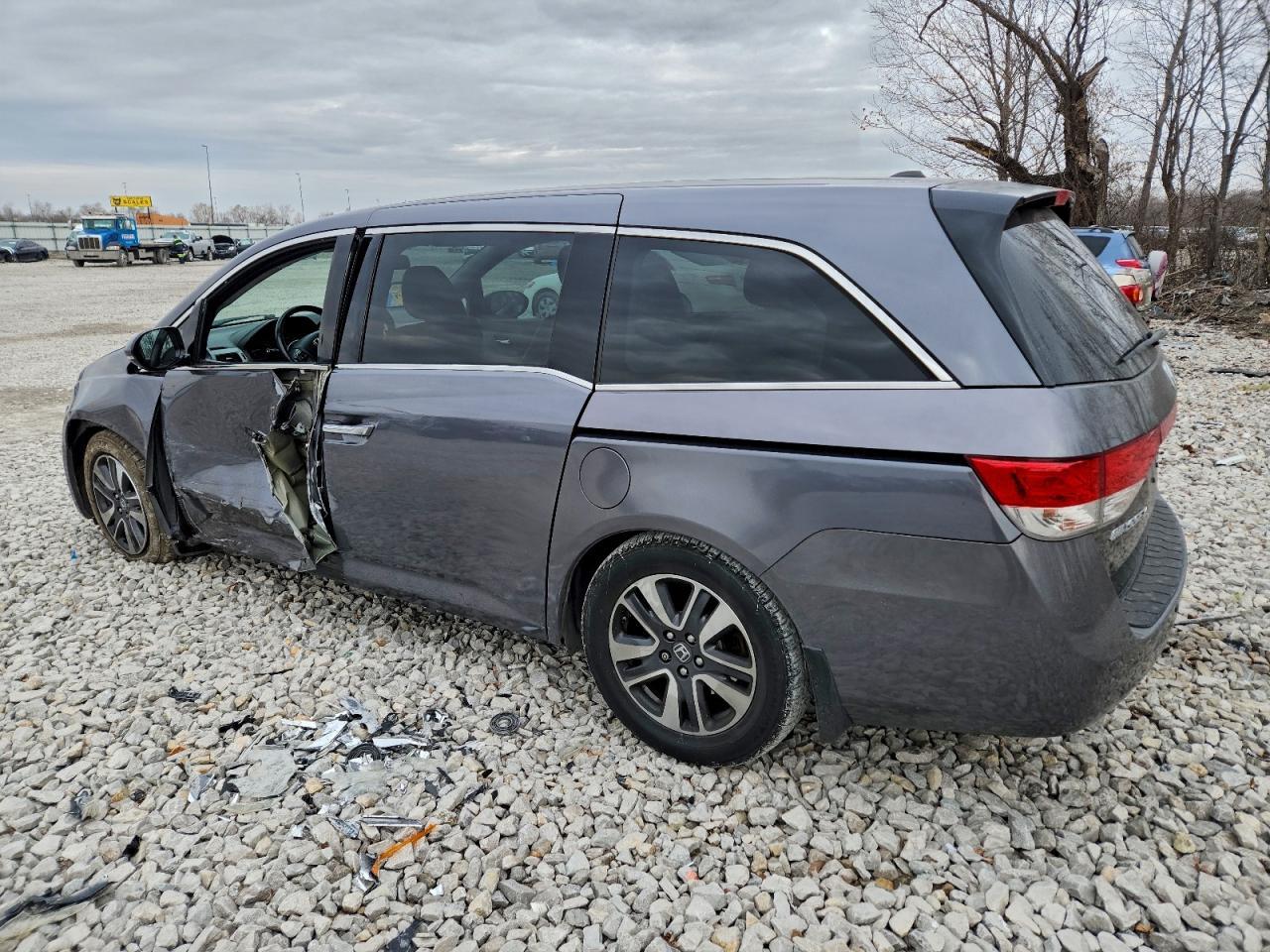 2016 Honda Odyssey Touring - Фото 2