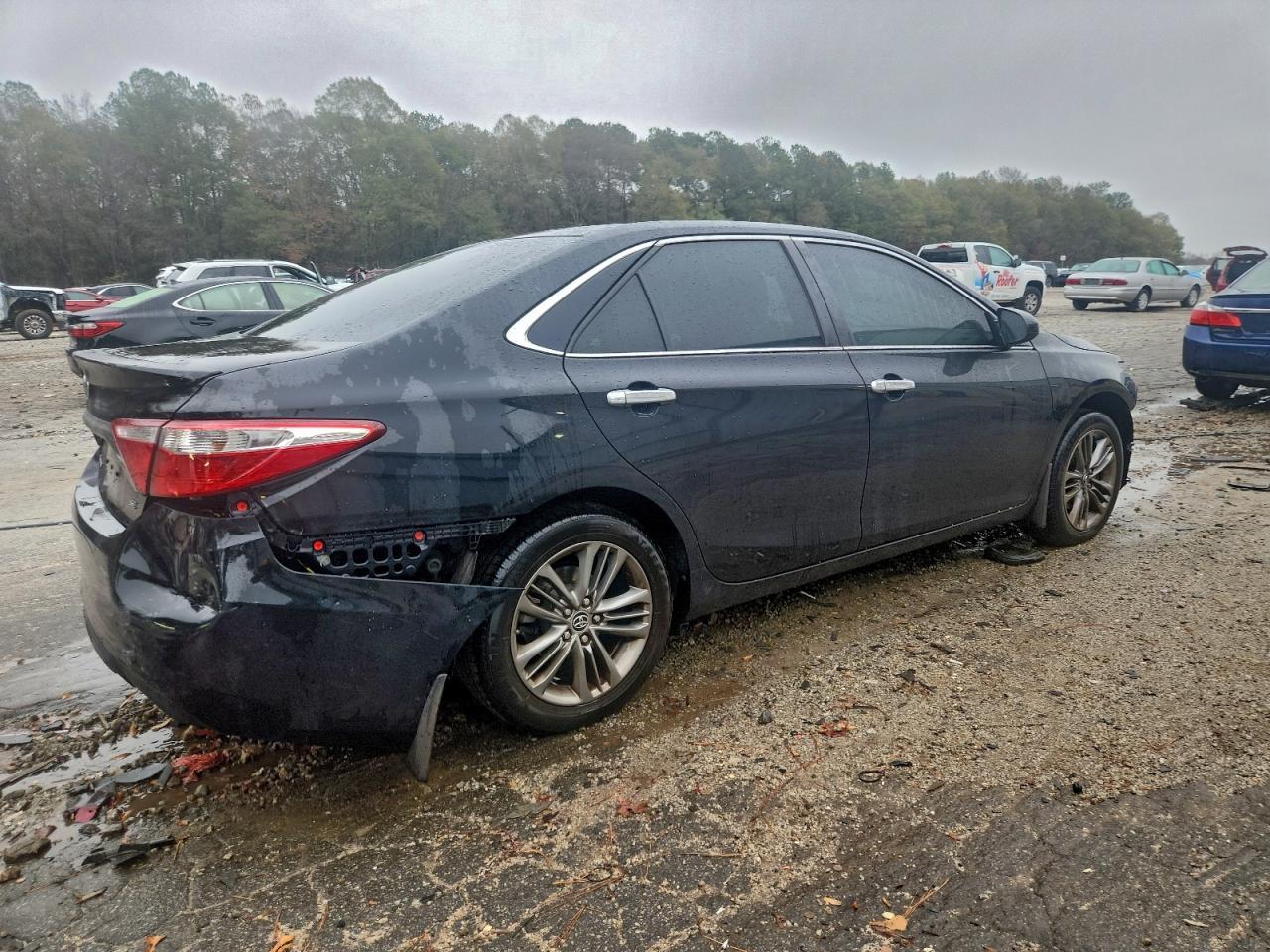 2015 Toyota Camry Se - Image 3