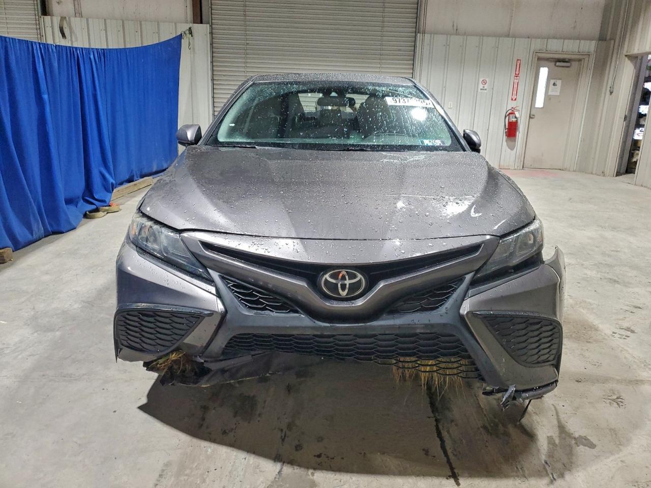 2021 Toyota Camry Se - Фото 5