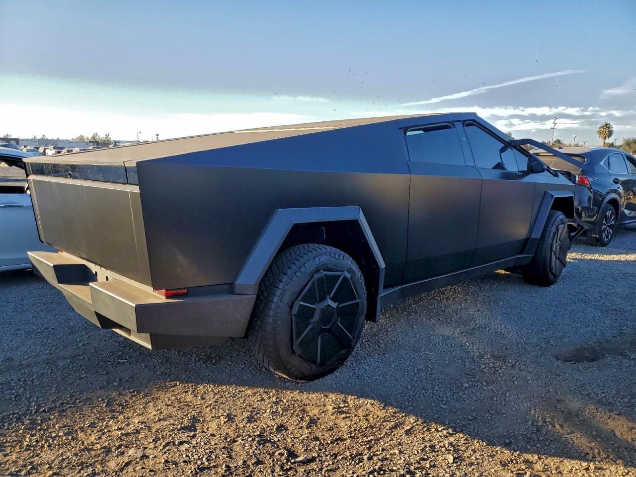 2024 Tesla Cybertruck - Фото 3