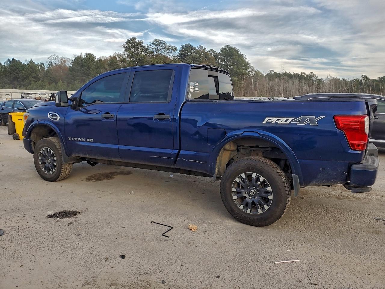 2017 Nissan Titan Xd Sl - Image 2