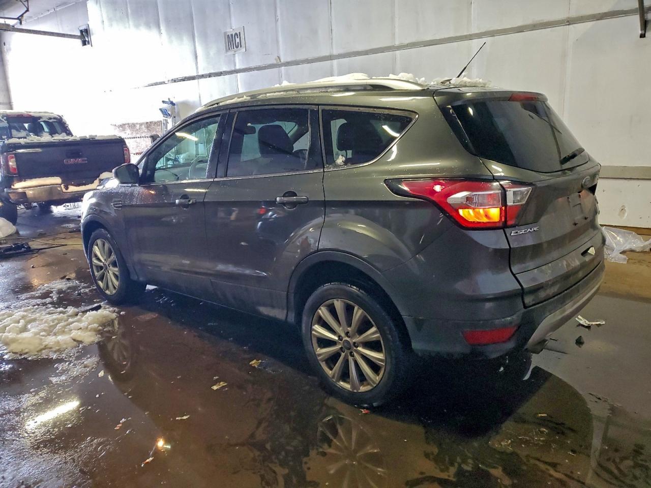 2017 Ford Escape Titanium - Фото 2