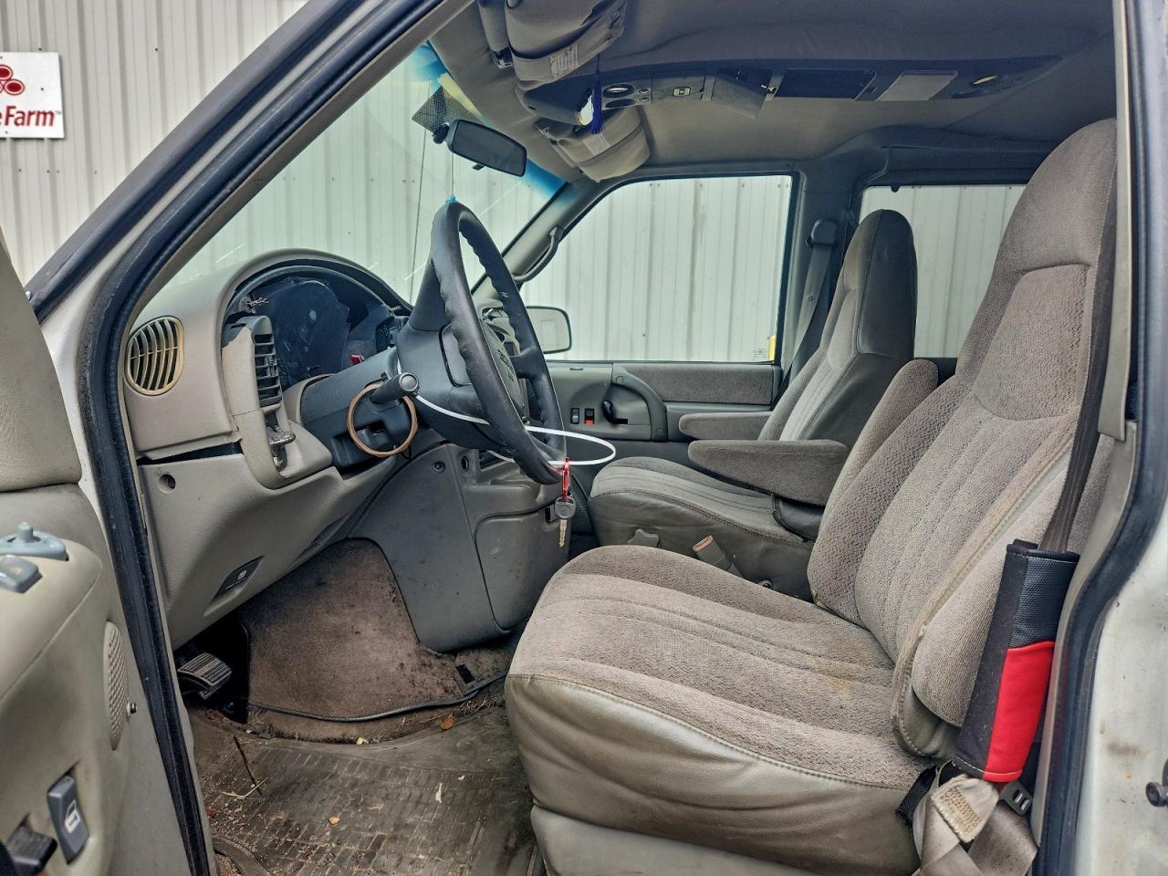 1999 GMC Safari Xt - Image 7