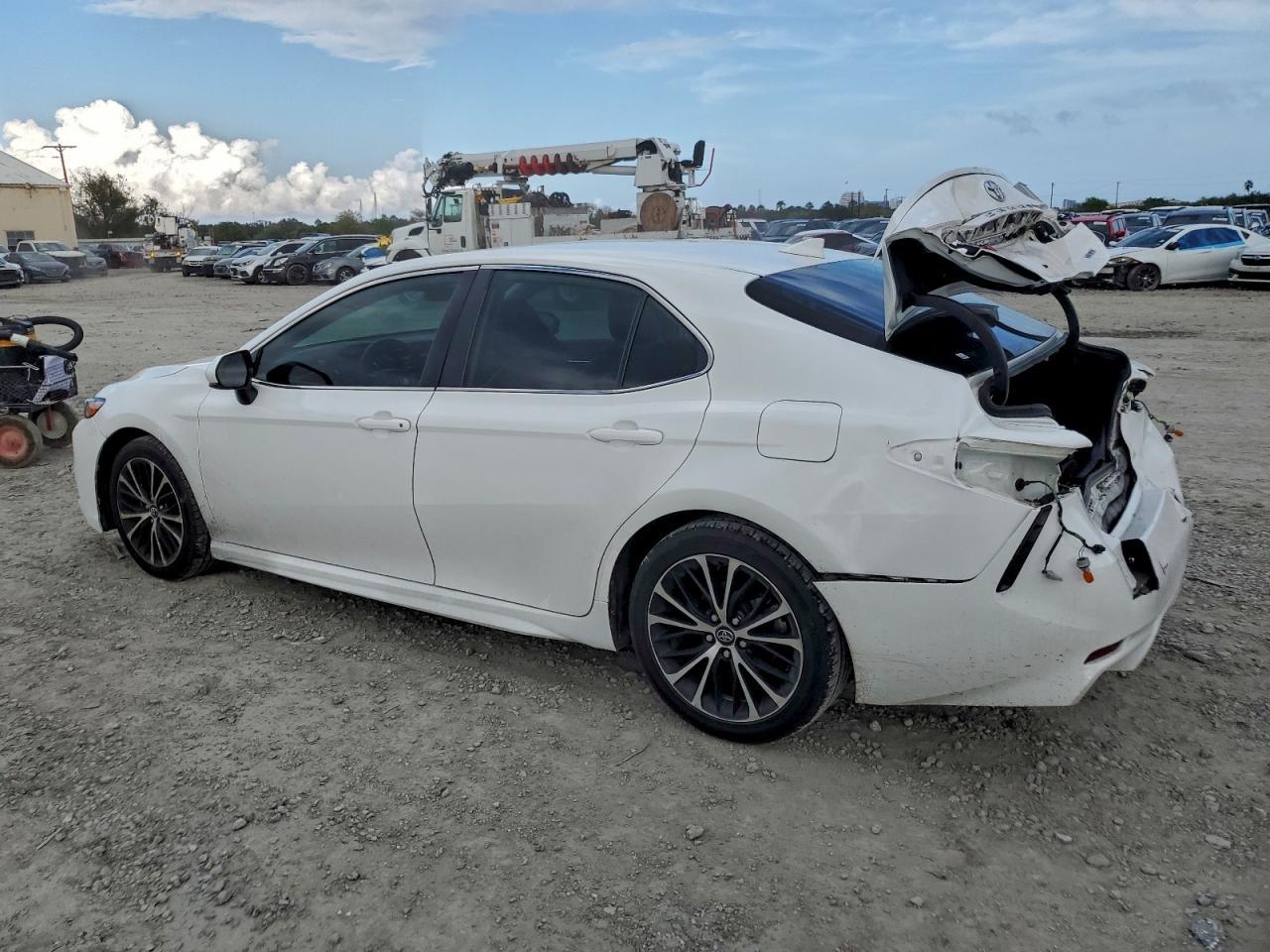 2020 Toyota Camry Se - Image 2