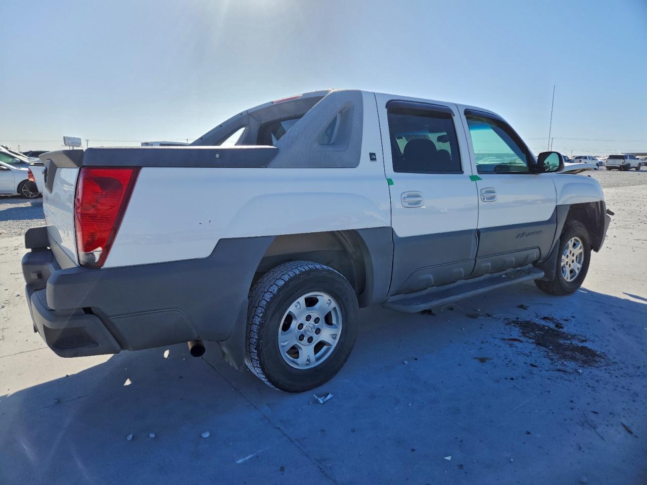 2002 Chevrolet Avalanche K1500 - Image 3
