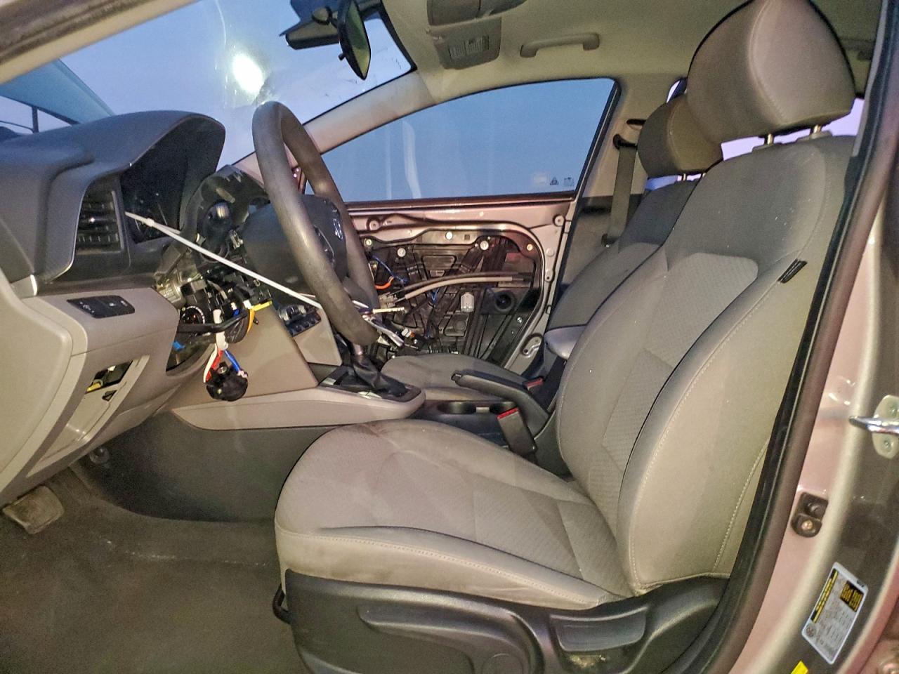 2020 Hyundai Elantra Se - Фото 7