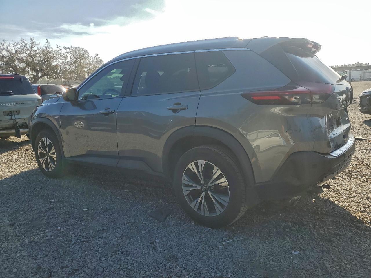 2023 Nissan Rogue Sv - Image 2