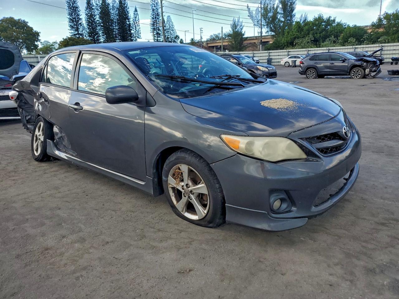 2013 Toyota Corrola - Фото 4