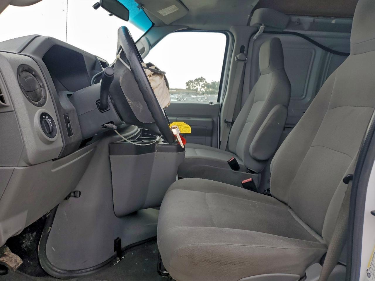 2013 Ford Econoline E150 Van - Фото 7