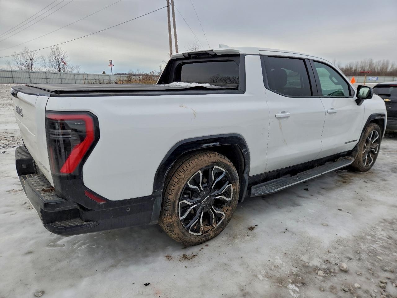 2025 GMC Sierra Denali - Image 3