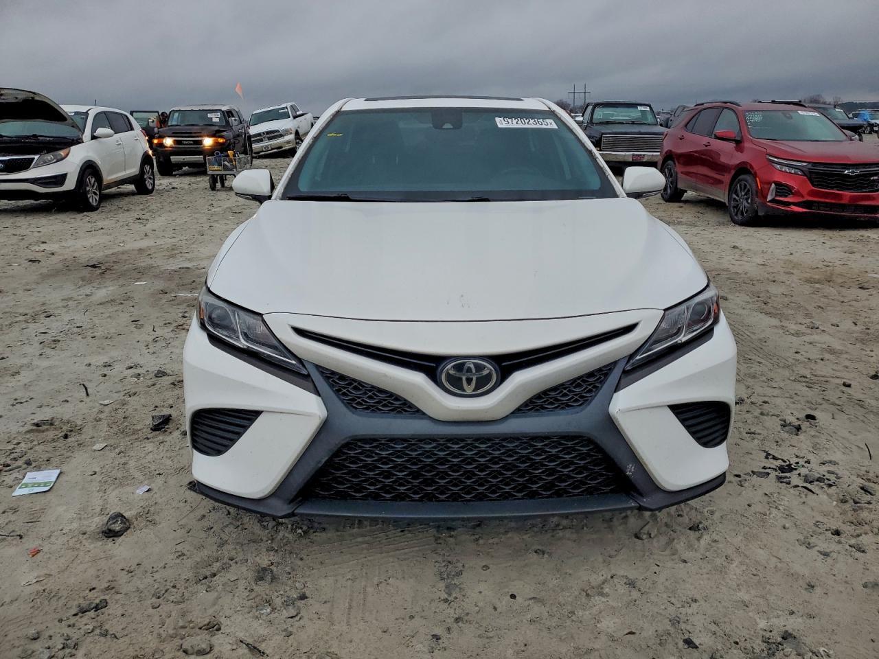 2020 Toyota Camry Se - Фото 5