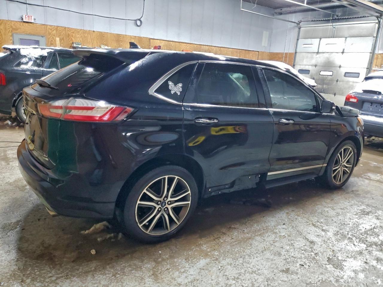 2019 Ford Edge Titanium - Image 3