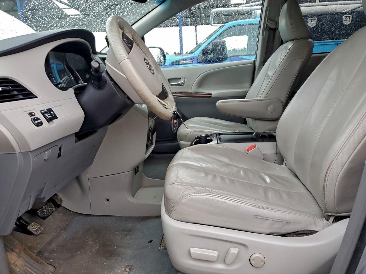 2011 Toyota Sienna Xle - Фото 7
