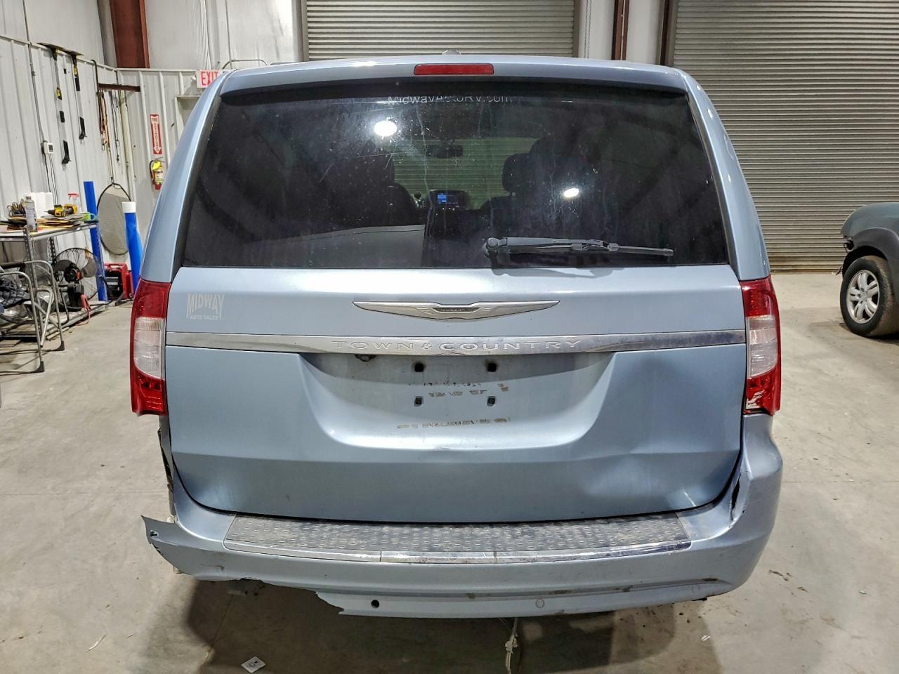 2013 Chrysler Town & Country Touring L - Image 6