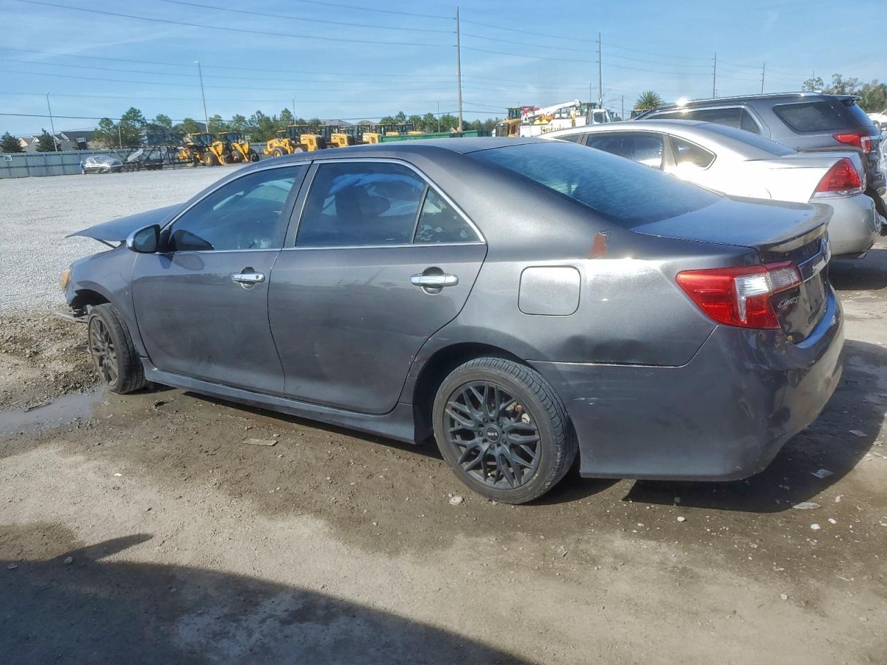 2014 Toyota Camry Se - Image 2