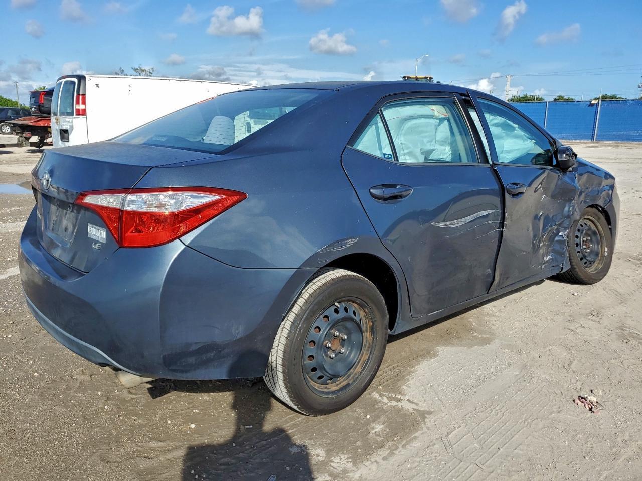 2014 Toyota Corolla L - Фото 3