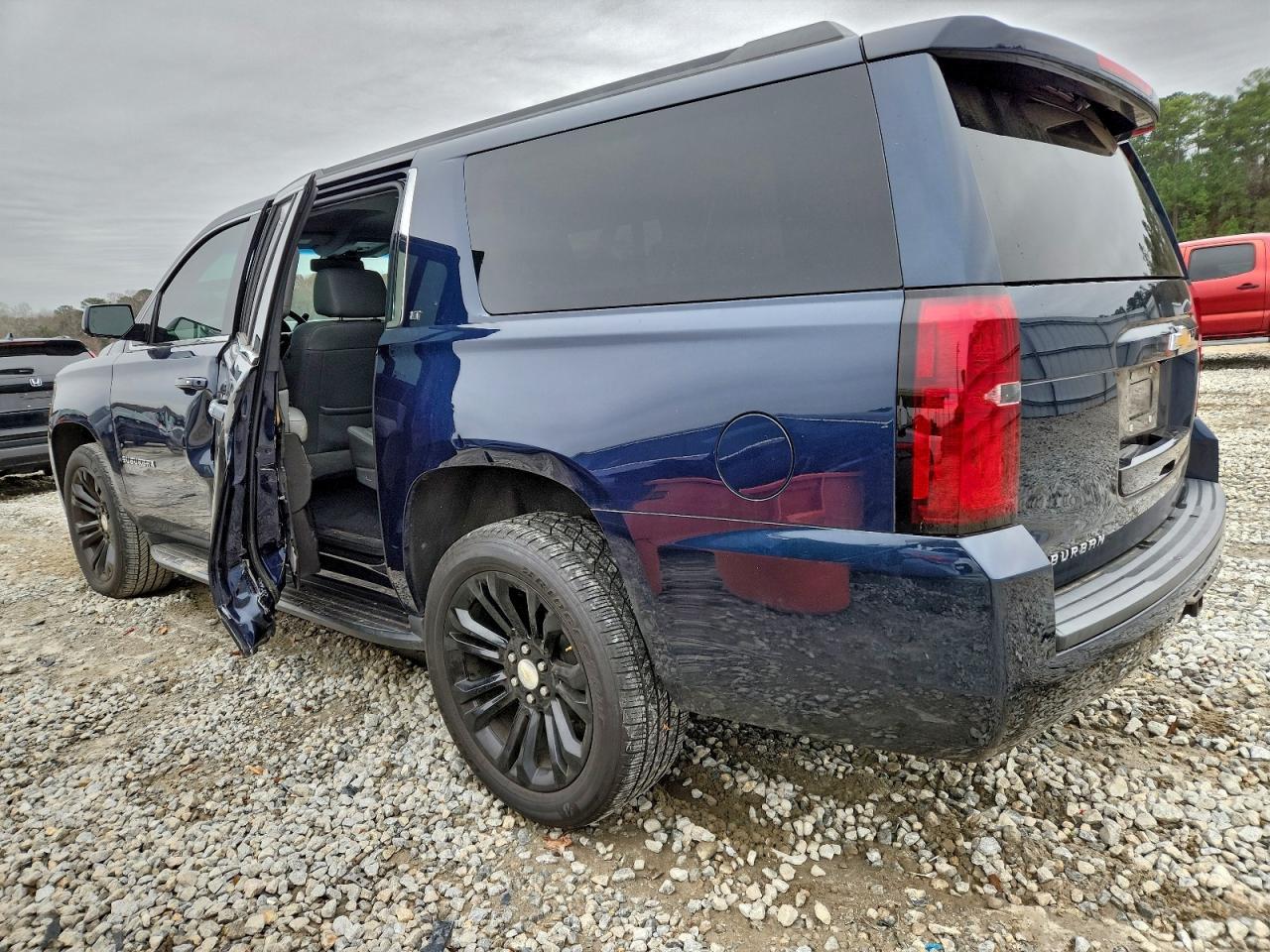 2019 Chevrolet Suburban C1500 Lt - Image 2