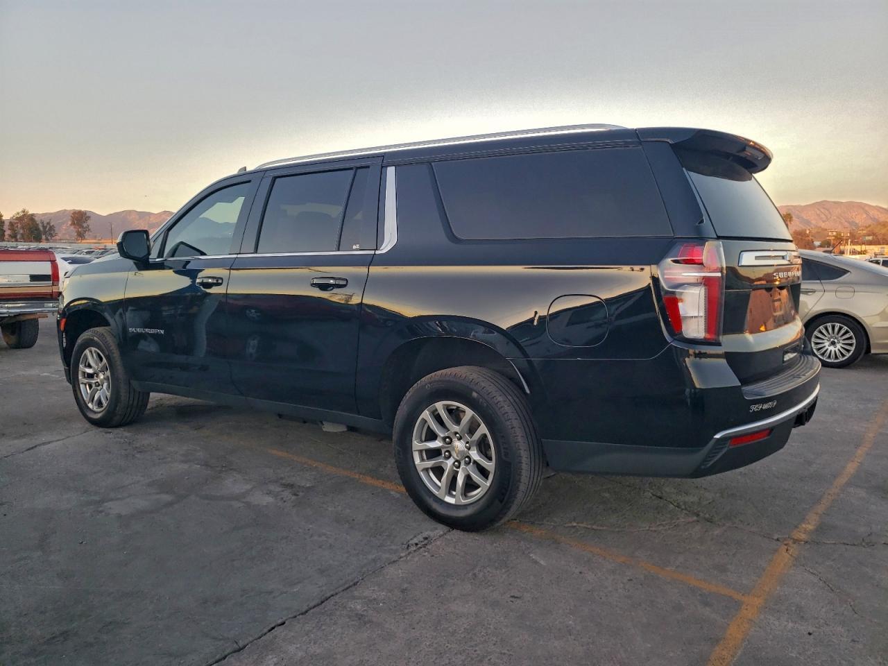 2021 Chevrolet Suburban C1500 Lt - Image 2