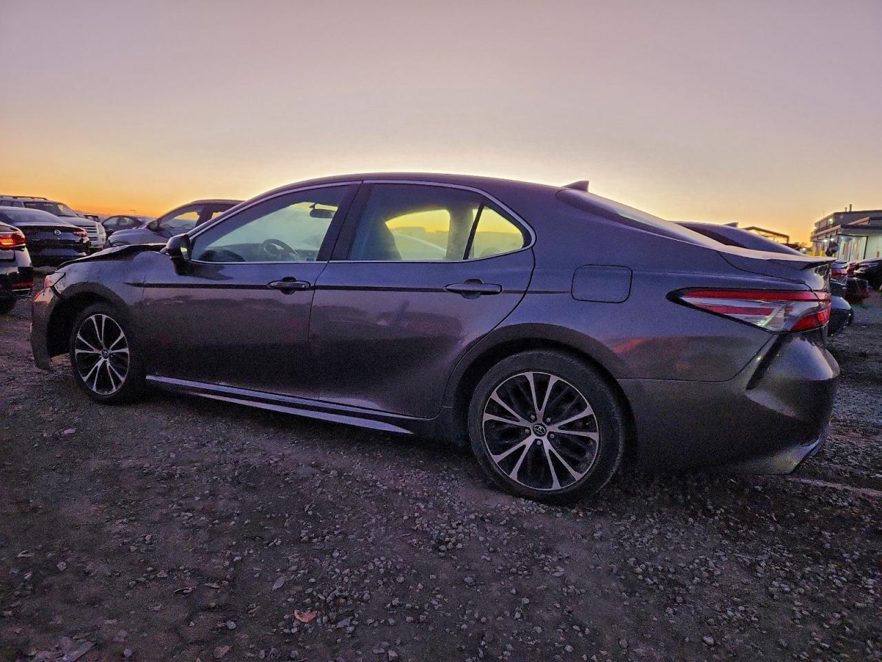 2019 Toyota Camry L - Фото 2