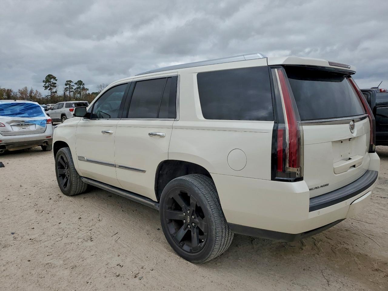 2015 Cadillac Escalade Premium - Image 2