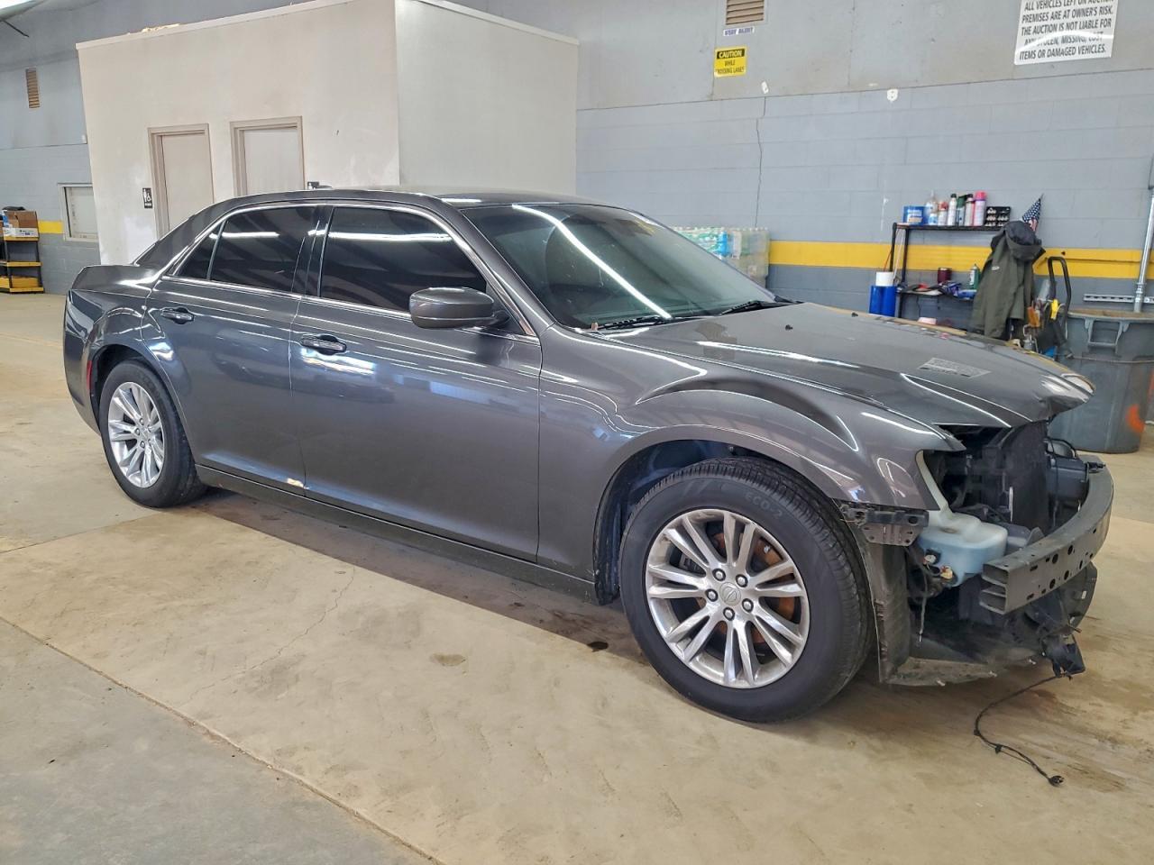 2018 Chrysler 300 Touring - Image 4