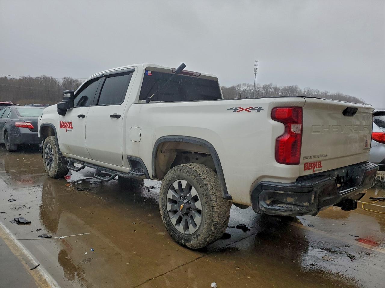 2022 Chevrolet Silverado K2500 Custom - Фото 2