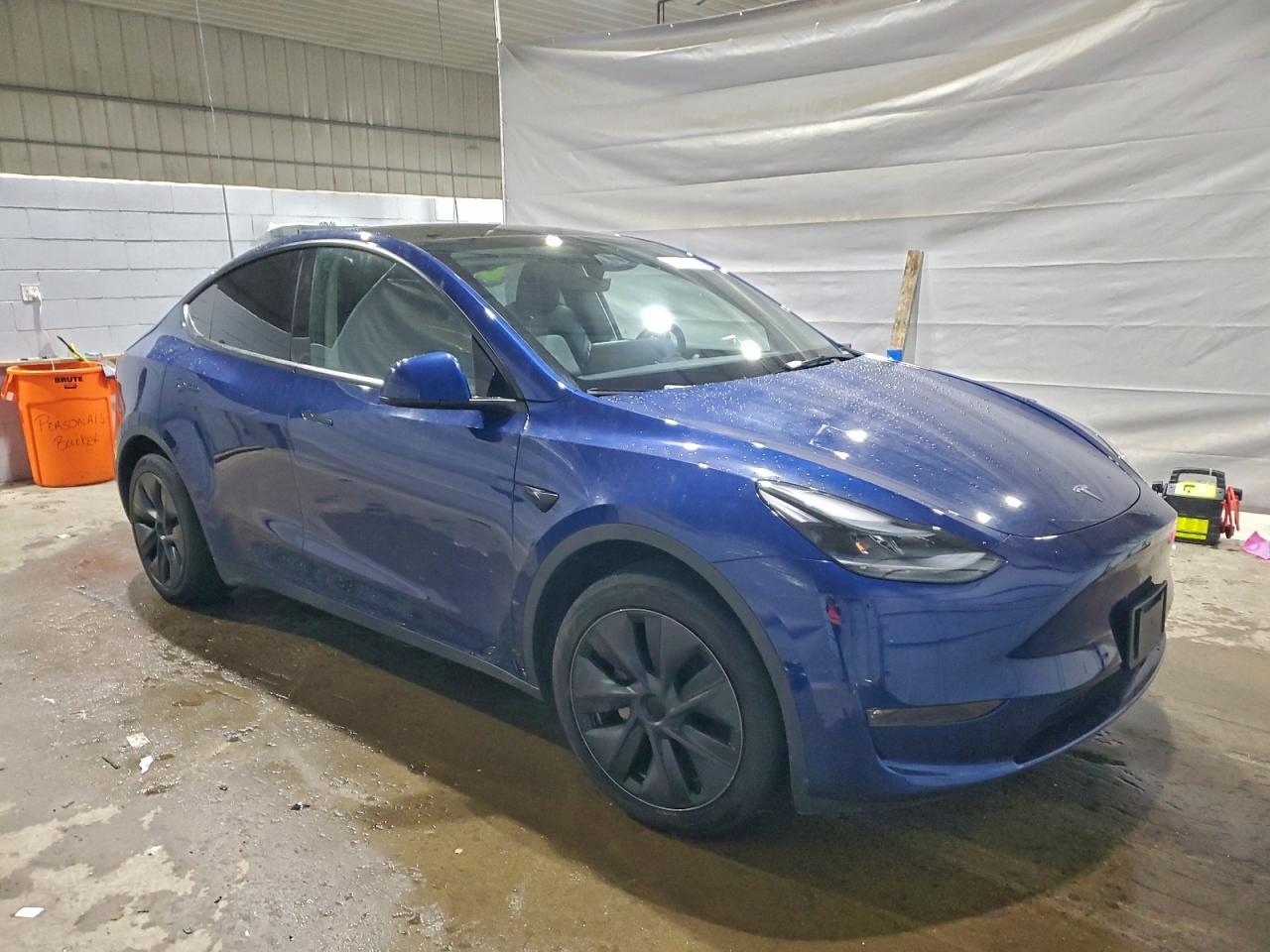 2025 Tesla Model Y - Фото 4