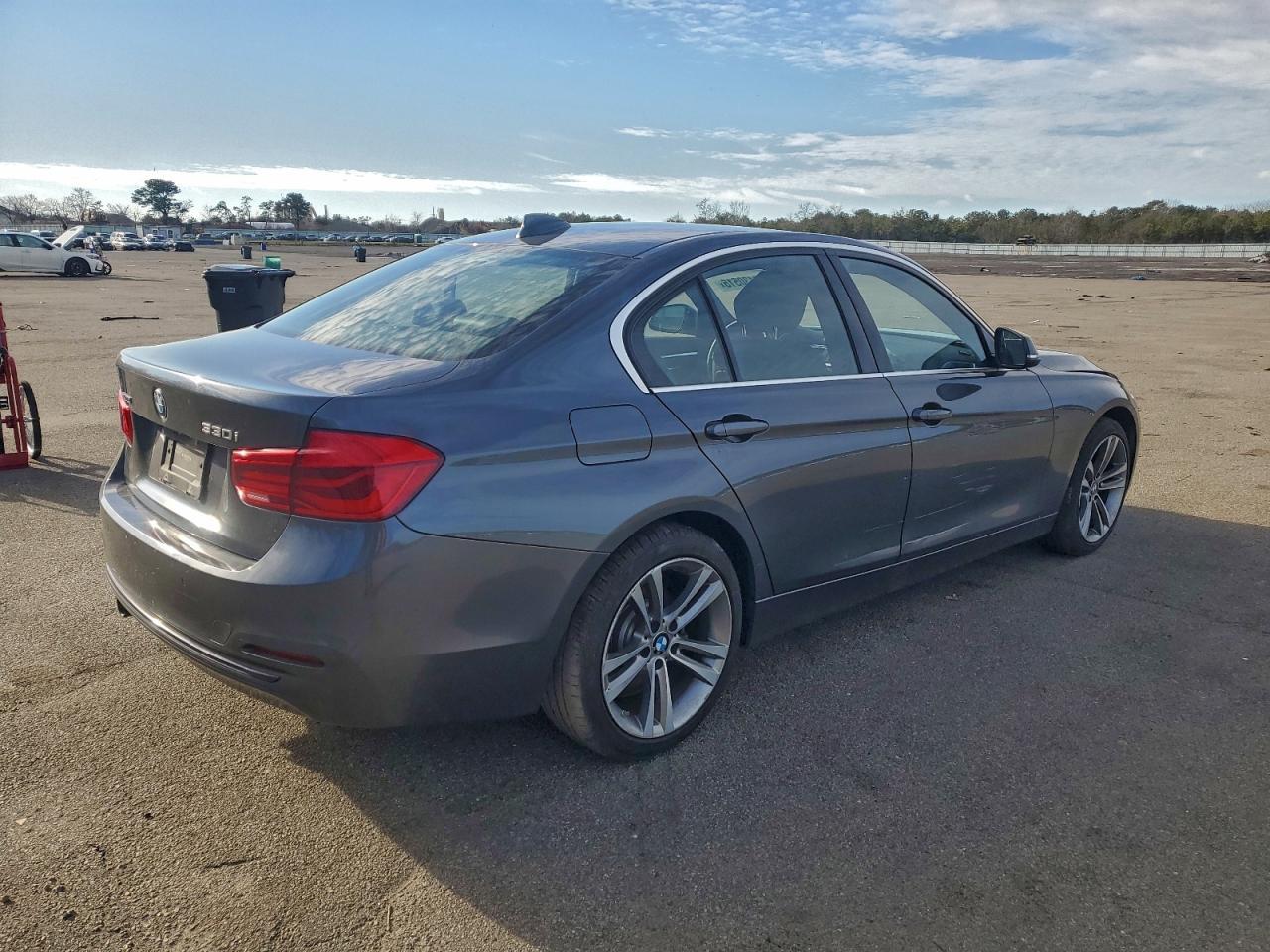 2018 BMW 330 Xi - Фото 3