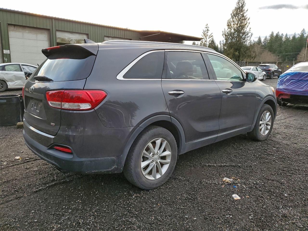 2017 Kia Sorento Lx - Image 3