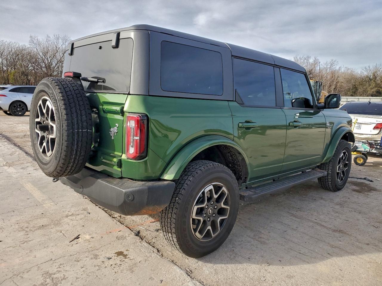 2024 Ford Bronco Outer Banks - Image 3