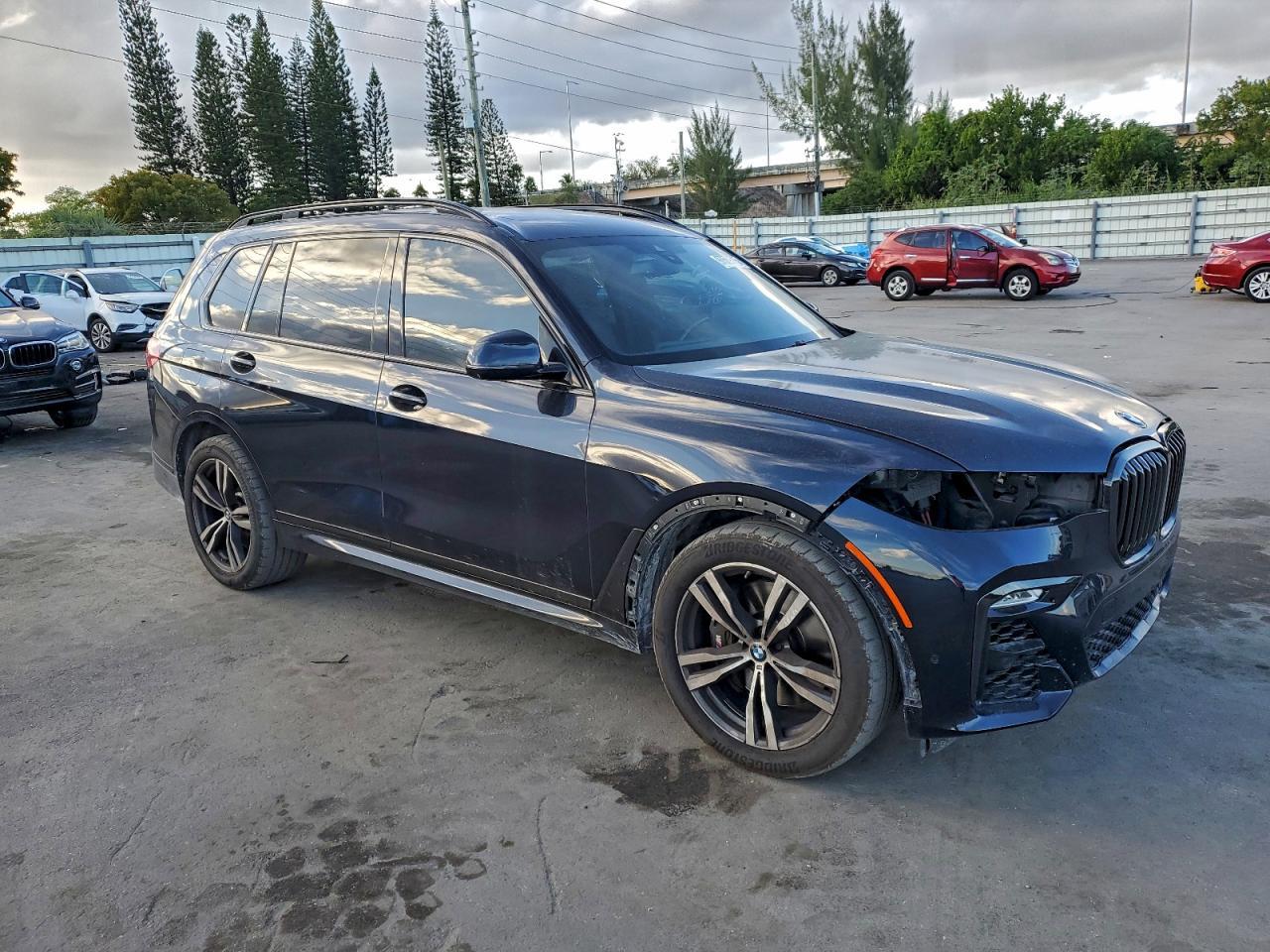 2021 BMW X7 M50I - Image 4