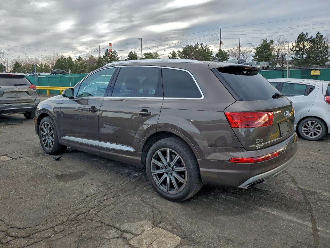 2018 Audi Q7 Premium Plus - Image 2
