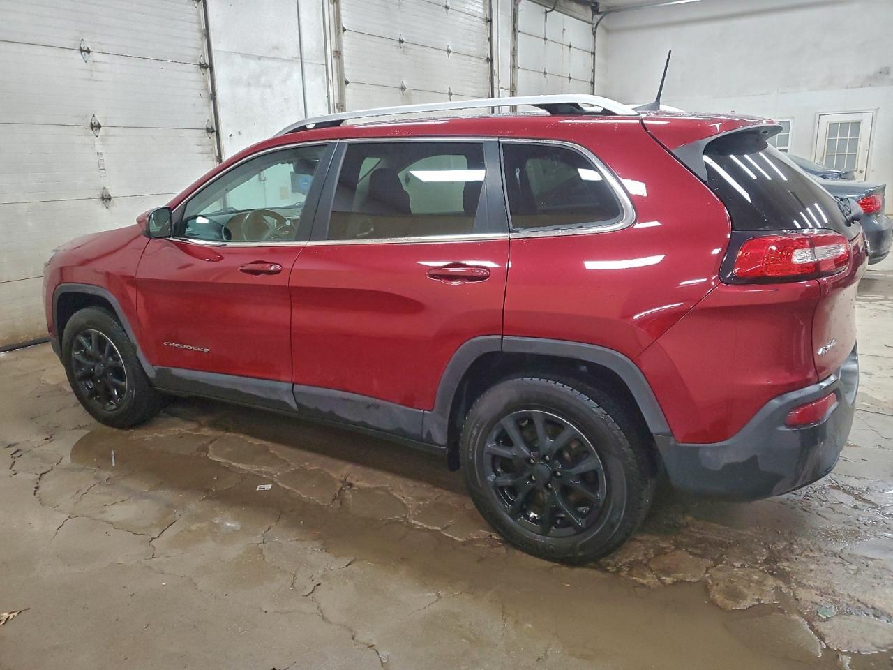 2017 Jeep Cherokee Latitude - Image 2