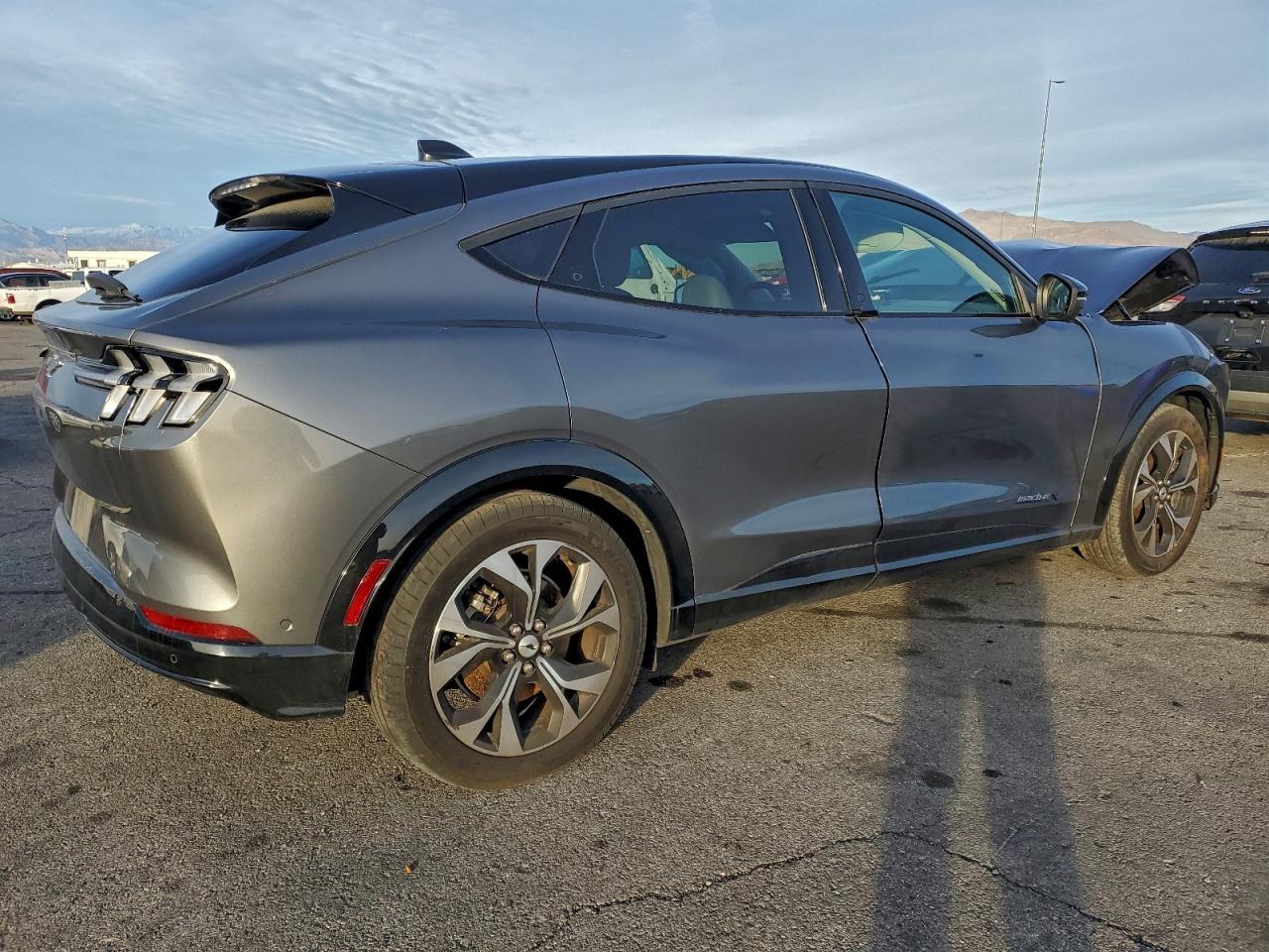 2023 Ford Mustang Mach-E Premium - Фото 3