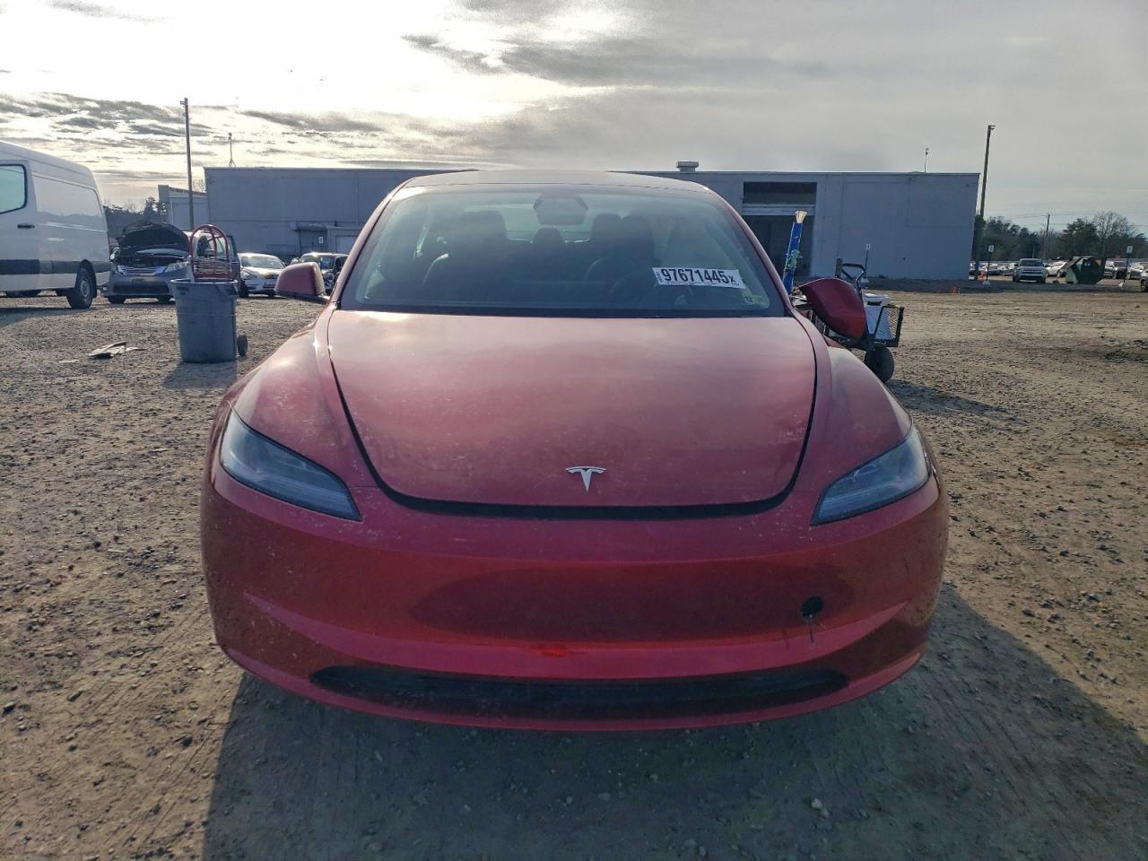 2025 Tesla Model 3 - Фото 5