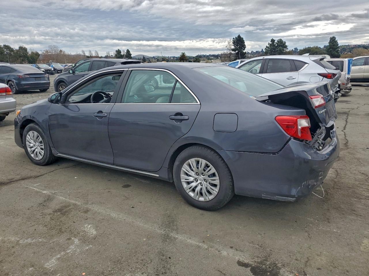 2013 Toyota Camry Hybrid - Image 2