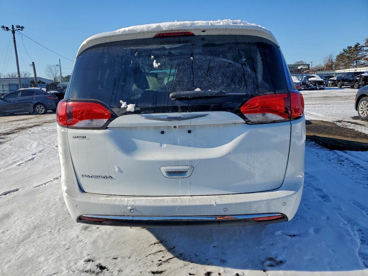 2020 Chrysler Pacifica Touring - Фото 6