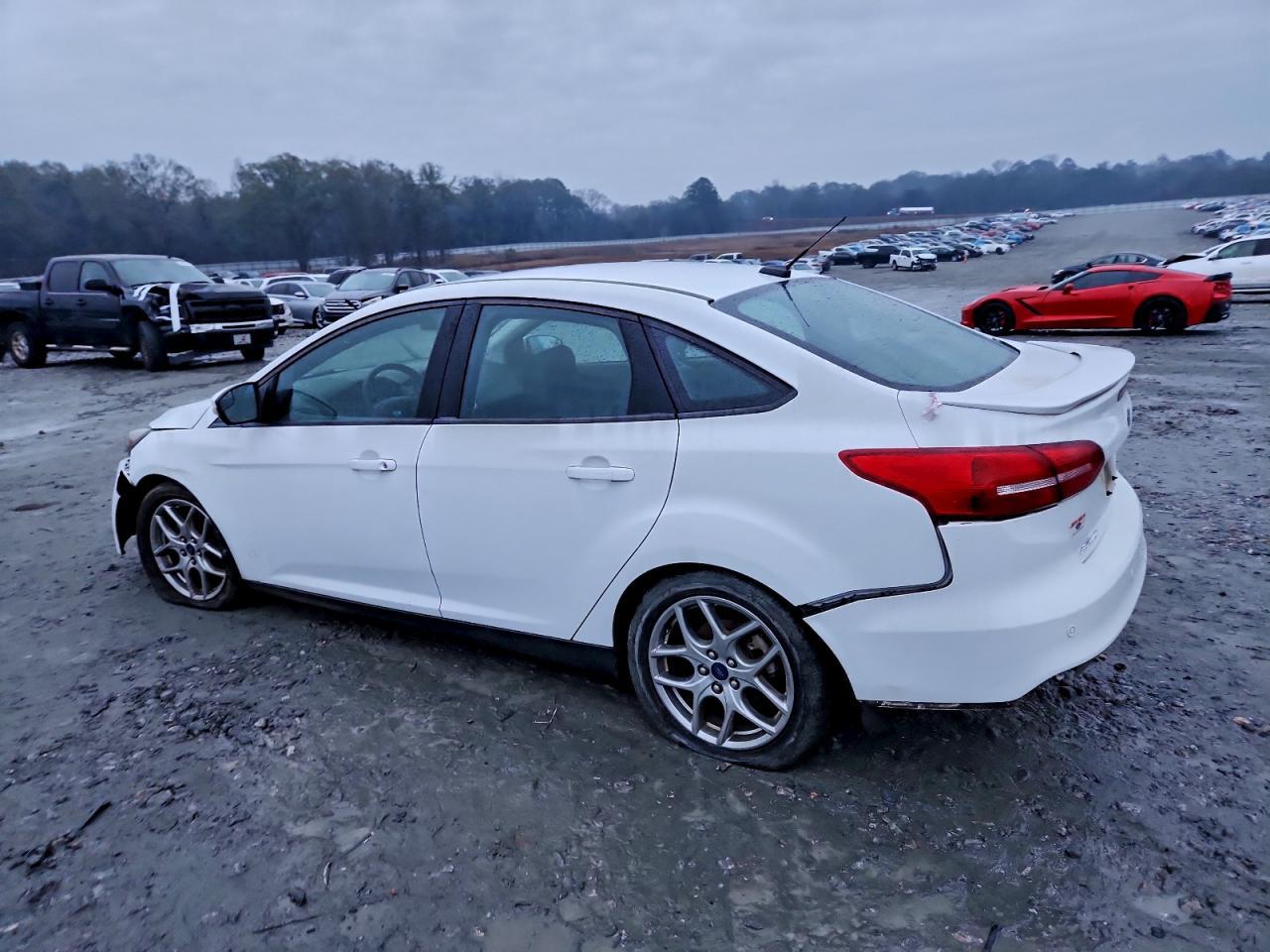 2015 Ford Focus Se - Image 2