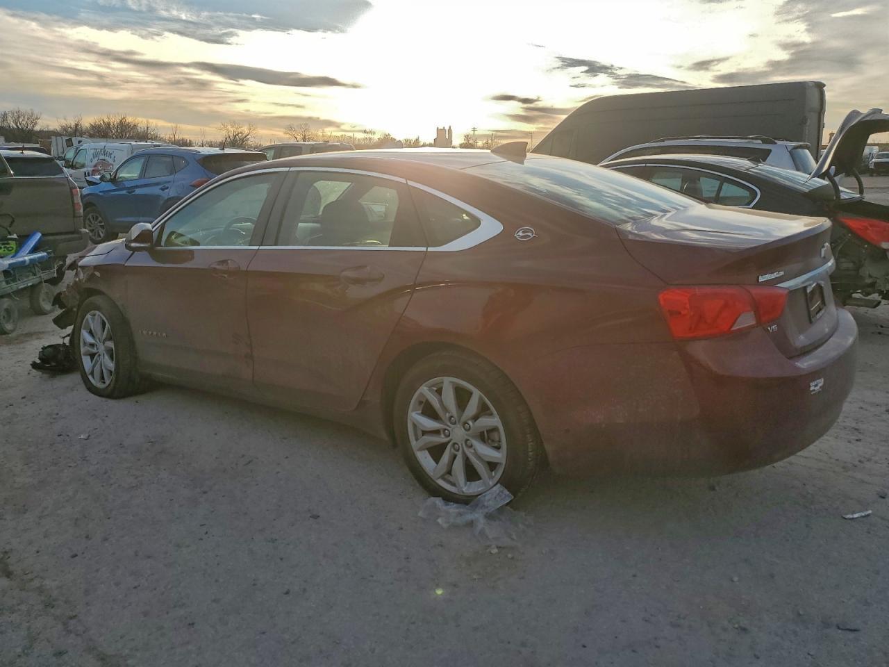 2017 Chevrolet Impala Lt - Фото 2