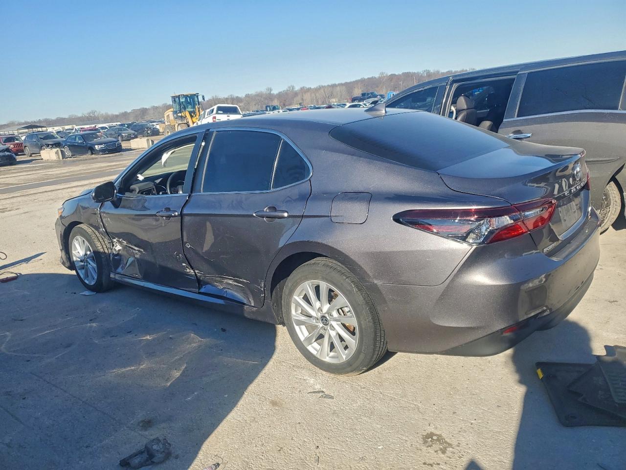 2024 Toyota Camry - Фото 2