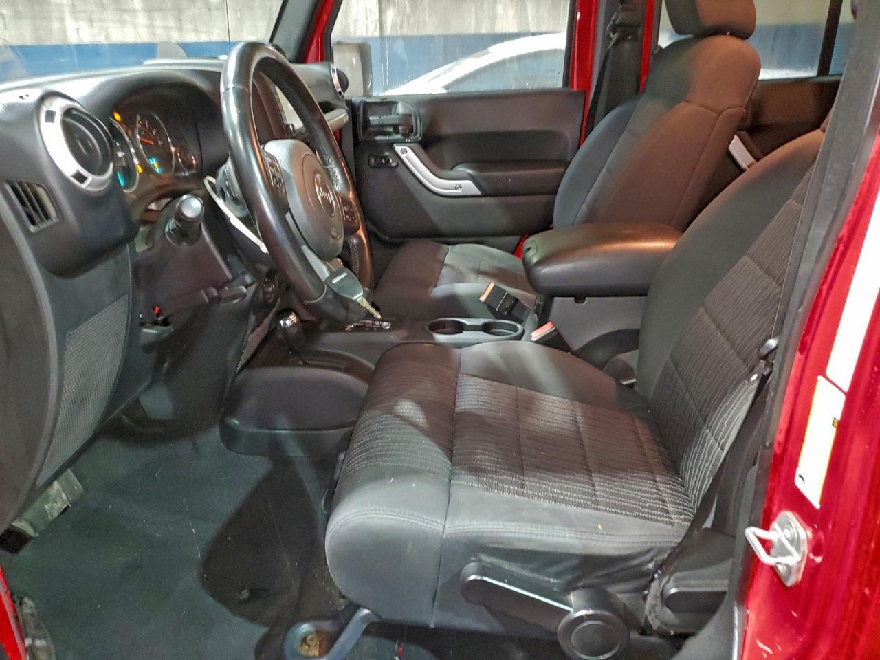 2012 Jeep Wrangler Unlimited Sahara - Фото 7