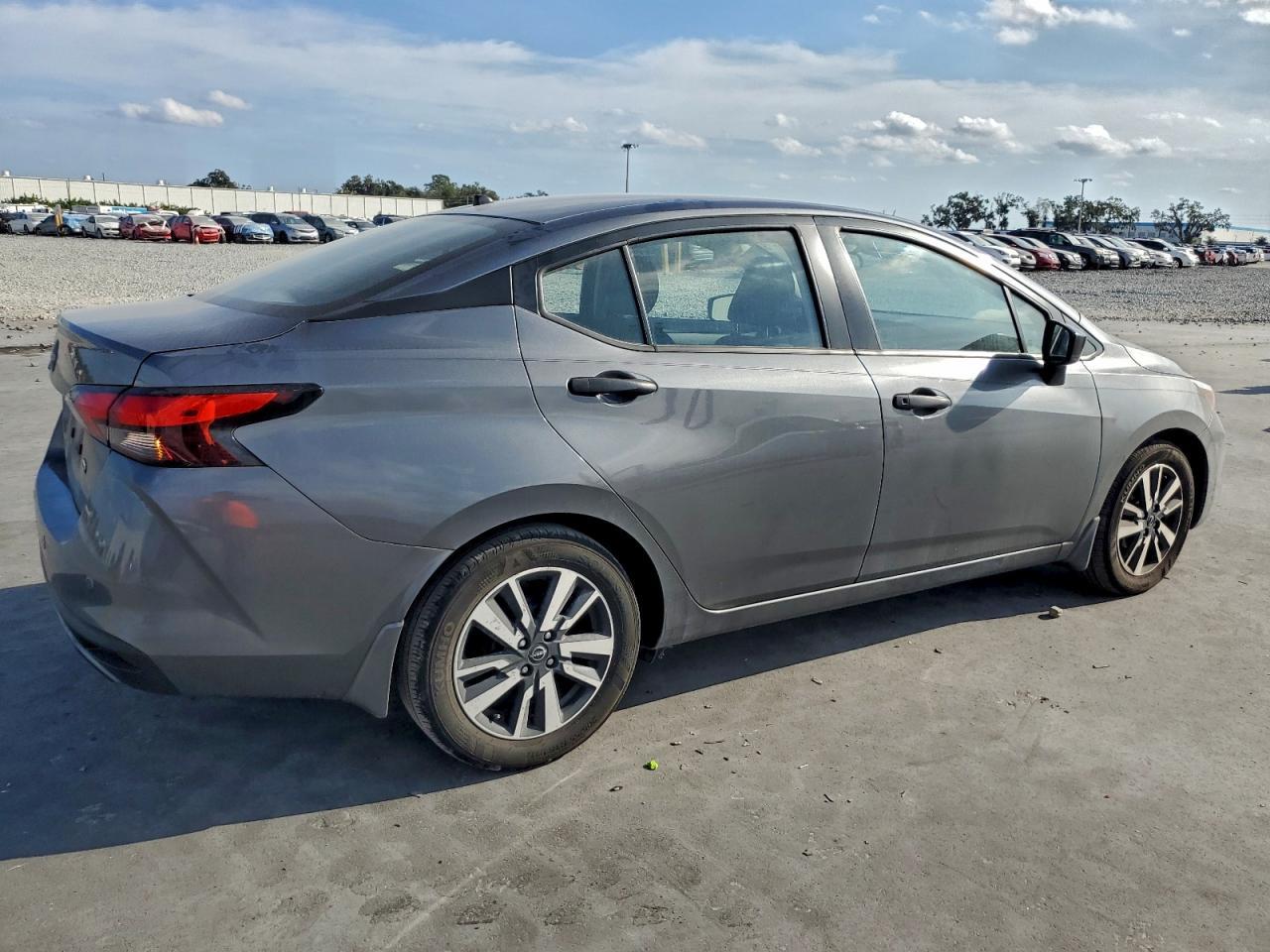 2024 Nissan Versa S - Фото 3