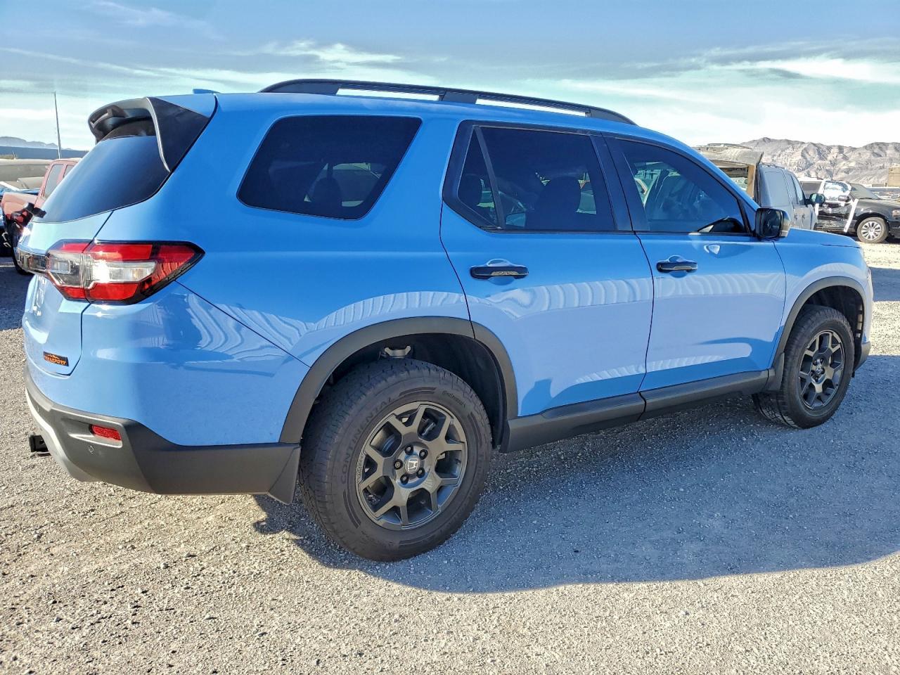 2025 Honda Pilot Trailsport - Image 3