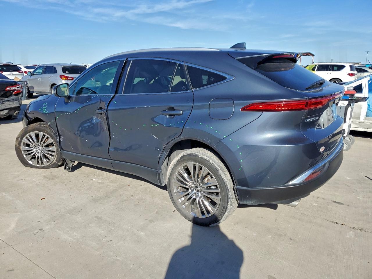 2022 Toyota Venza Le - Фото 2