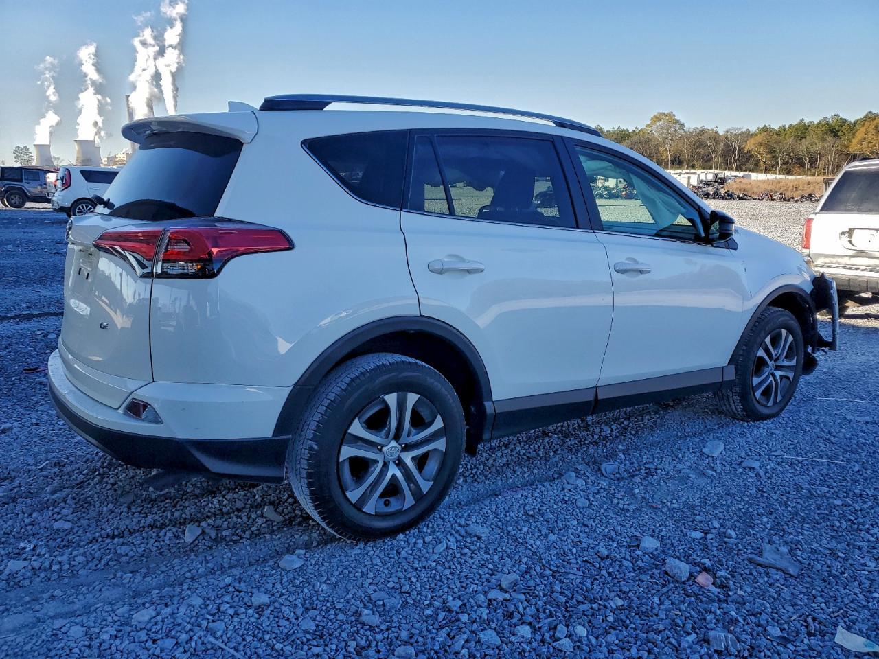 2017 Toyota Rav4 Le - Image 3