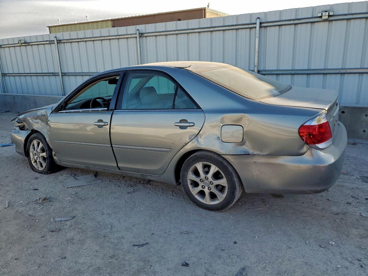 2005 Toyota Camry Le - Фото 2