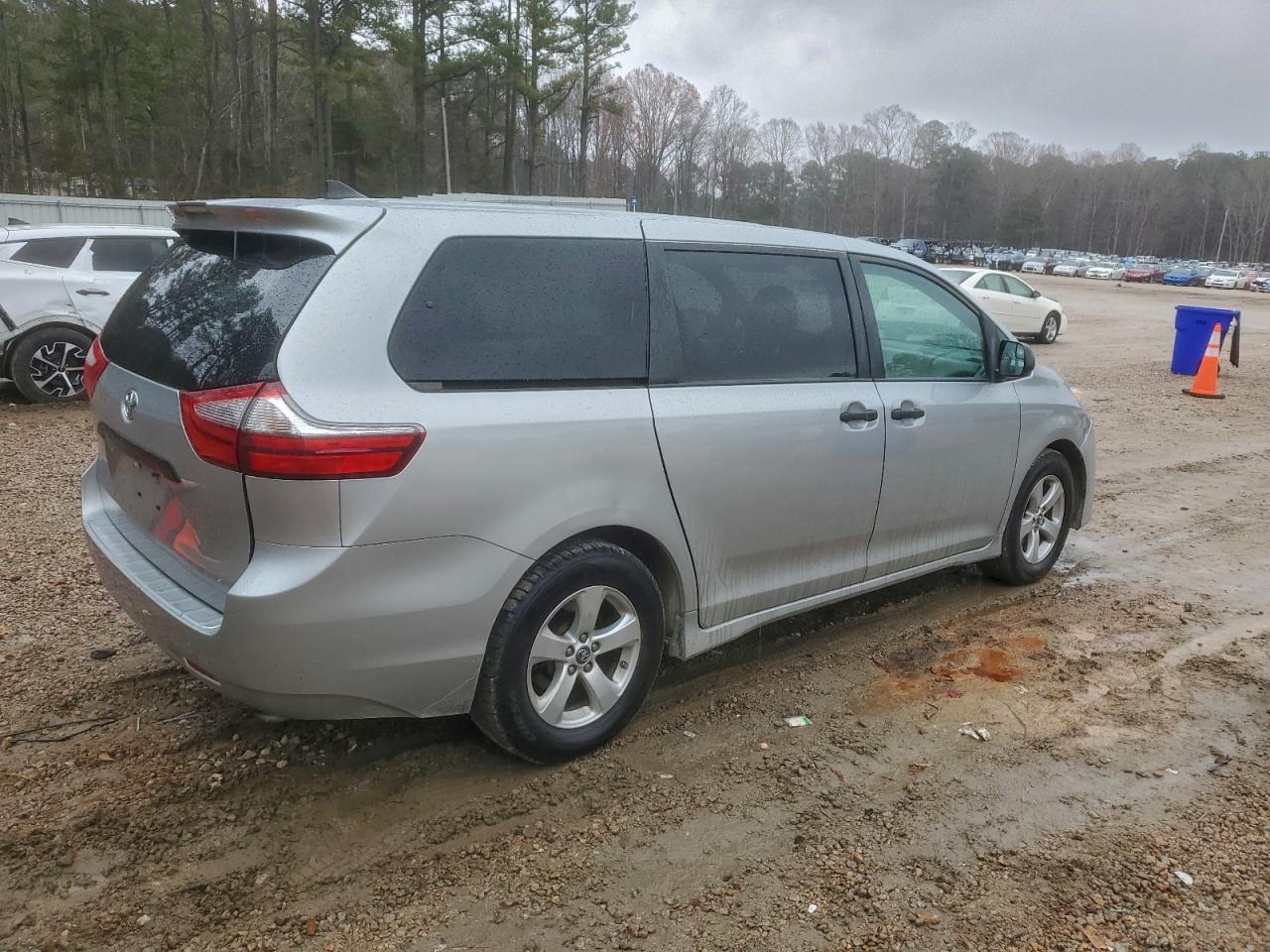 2020 Toyota Sienna L - Фото 3