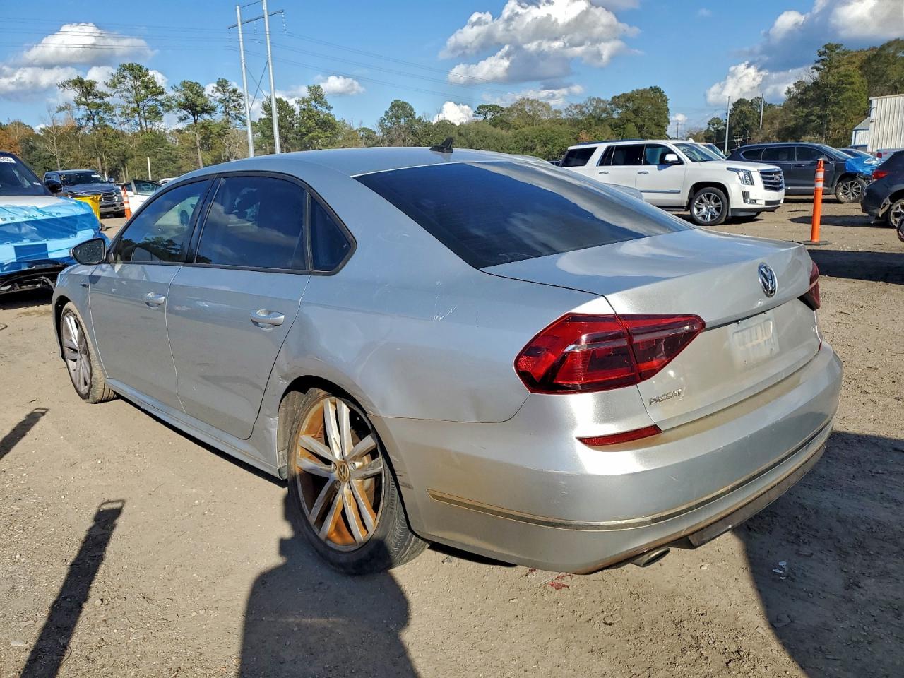 2018 Volkswagen Passat S - Фото 2