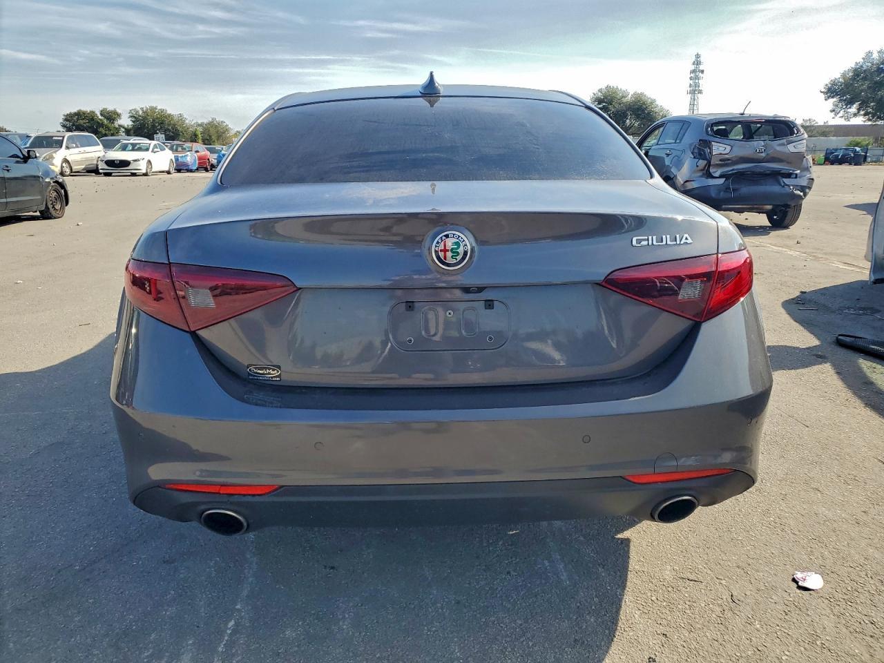 2019 Alfa Romeo Giulia - Image 6